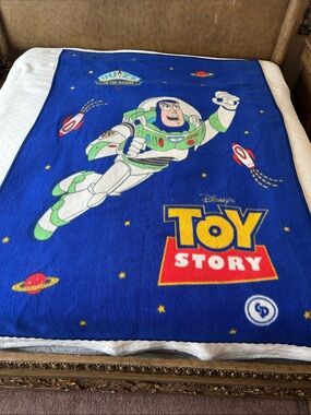 Vintage 90’s Pixar Disney Buzz Lightyear Blue Toy Story Fleece Throw 87X67”.
